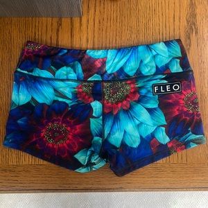 Neon azul escape fleo shorts, original 2.5” size medium